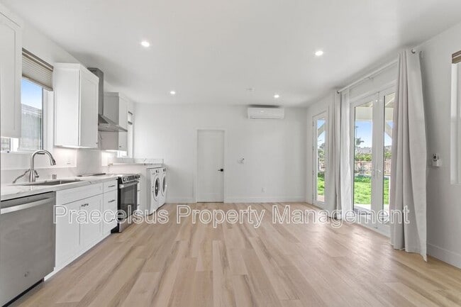 Building Photo - 641 Del Mar Ave