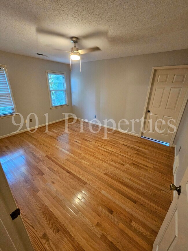 Building Photo - 8595 Riverchase Dr