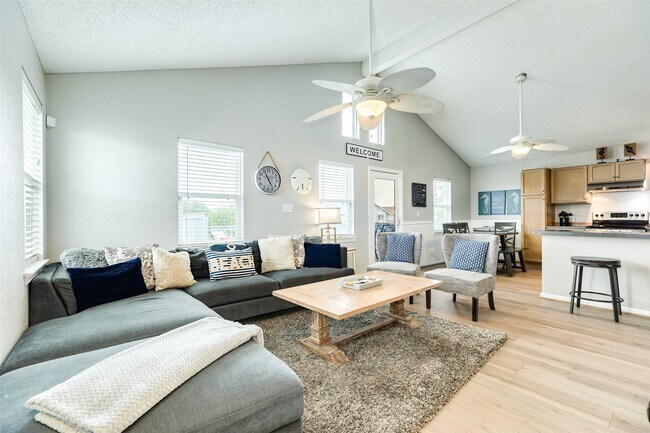 Building Photo - 16614 Bermuda Way