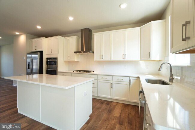 Building Photo - 4823 Lincoln Aly