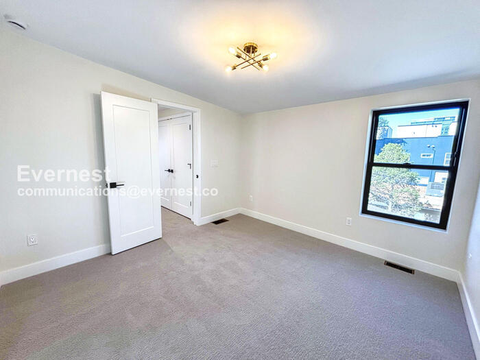 Building Photo - 2162 S Ash St