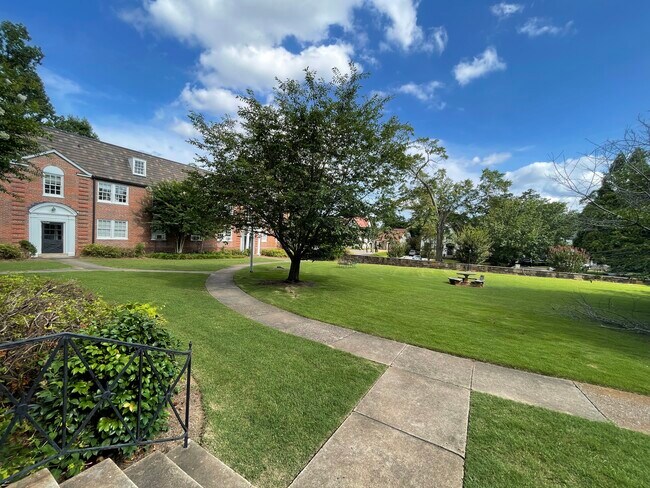 Courtyard - 2850 Fairway Dr