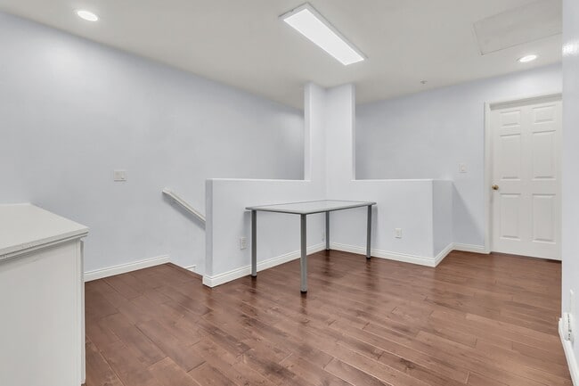 Building Photo - 17 Sagamore