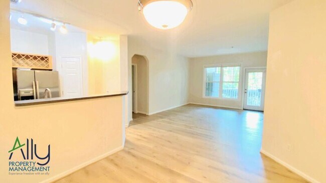 Building Photo - 270 Riverbend Dr