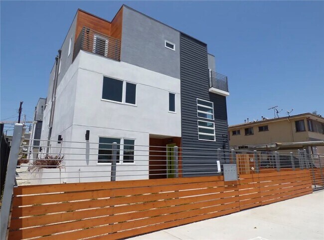 Primary Photo - 6411 Lexington Ave