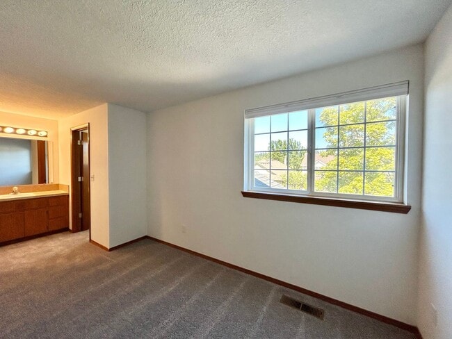 Building Photo - 15612 SW Wintergreen St