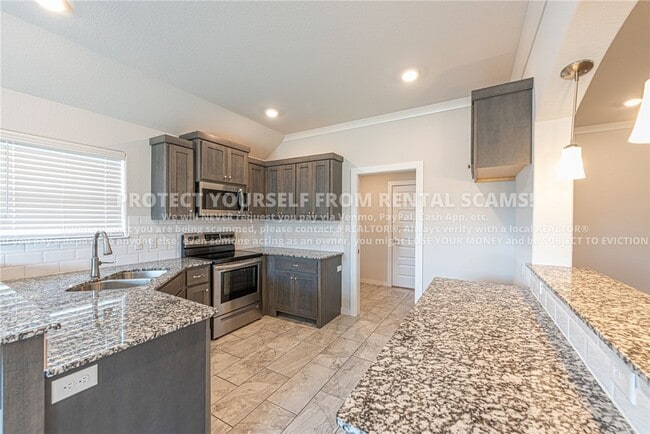 Building Photo - 4375 W Topeka Ave