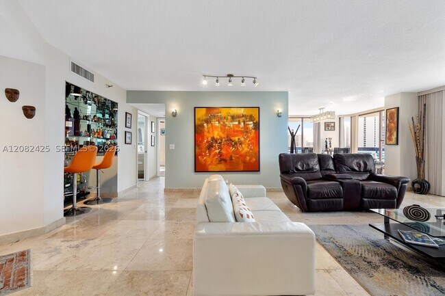 Building Photo - 3500 Mystic Pointe Dr