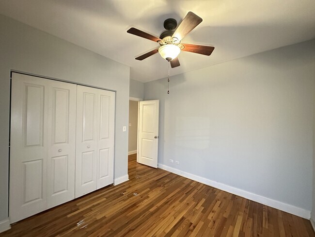 Building Photo - 749 W Addison St