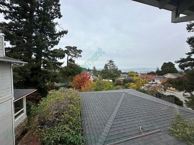 Building Photo - 108 Club Dr