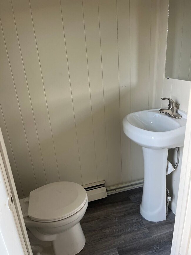 Building Photo - Newly Remodeled Single Family Home - Howar...