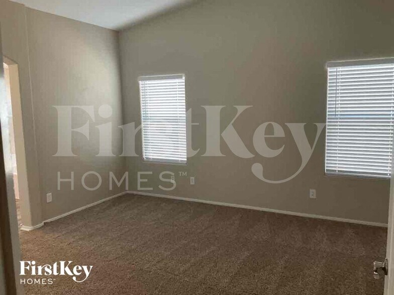 Building Photo - 5134 Tunnel Falls Dr