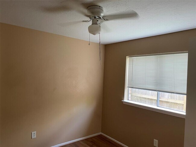 Building Photo - 1011 E Brompton Dr