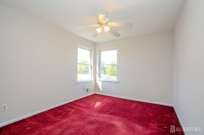 Building Photo - 27 Samantha Dr