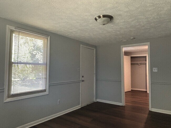 Building Photo - 381 Summerhill Rd