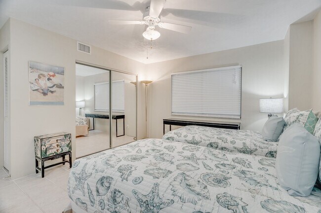 Building Photo - Direct Oceanfront Furnished Condo with Bre...