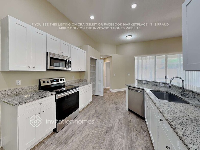 Building Photo - 3169 Floral Way E