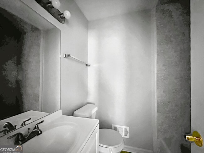 Building Photo - 506 Shady Ln Dr