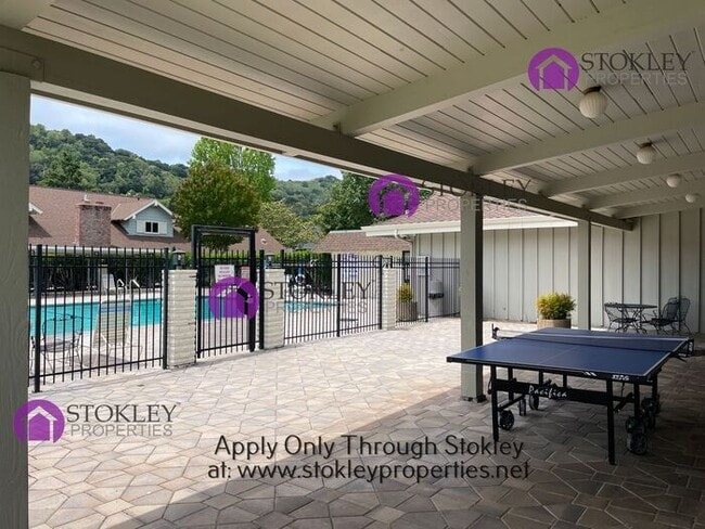 Building Photo - 105 Miramonte Dr