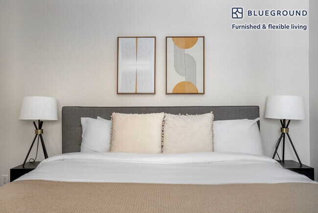 Building Photo - 467 S Arnaz Dr