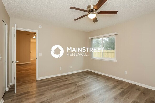 Building Photo - 3 Bedroom Pet-Friendly Home in Jacksonville, FL with Main Street Renewal