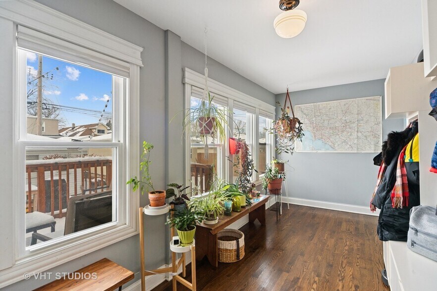 Building Photo - 3018 N Kostner Ave