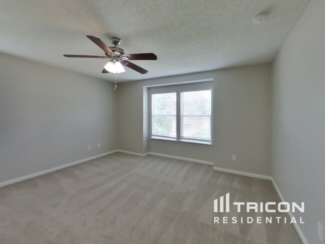 Building Photo - 2228 Fresco Dr
