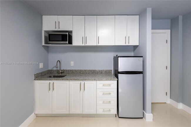 Building Photo - 4538 SW 1st St