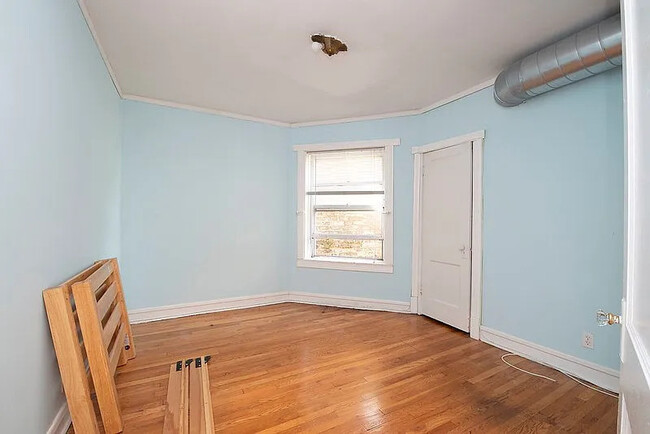 Building Photo - 4825 N Sawyer Ave