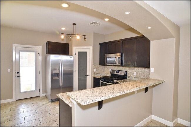 Building Photo - 3744 Loma Adriana