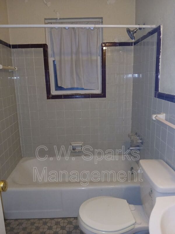 Building Photo - 3015 Avon St