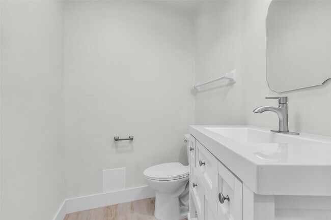 Building Photo - 1602 Pine Oak Dr