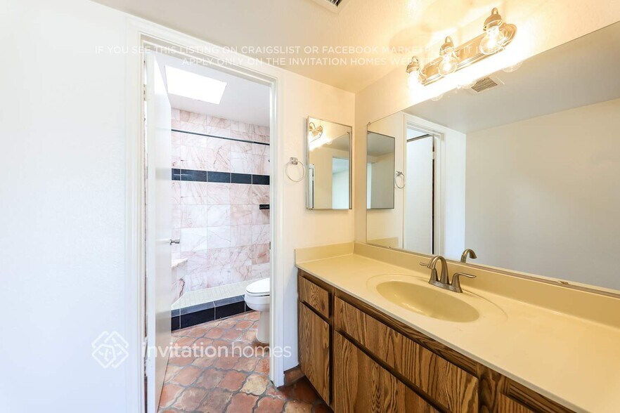 Building Photo - 11010 W Calle del Sol