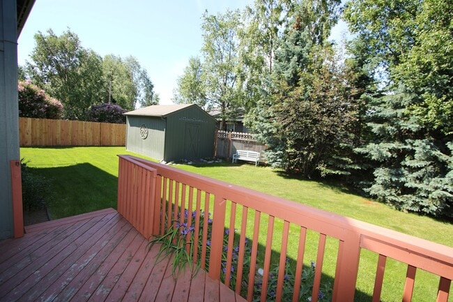 Building Photo - Lovely 3 Bedroom Home in Bayshore!