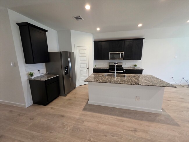 Building Photo - 4923 Edgewood Dr