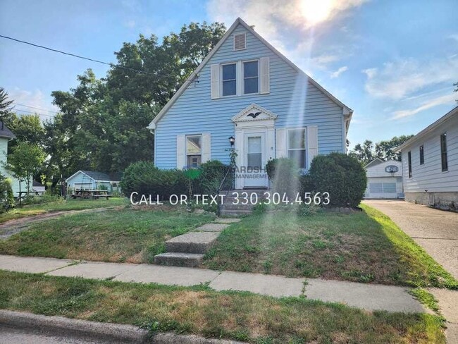 Building Photo - 1030 Sawyer Ave