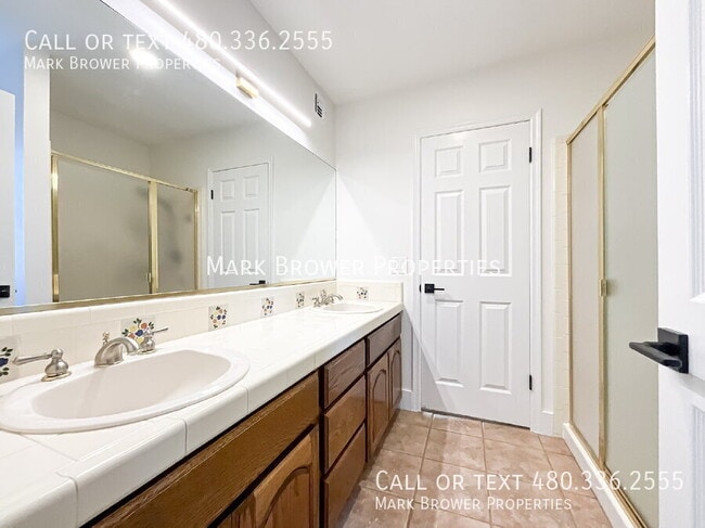 Building Photo - 228 W Royal Palm Rd