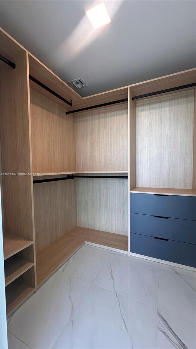 Building Photo - 1170 E Hallandale Beach Blvd