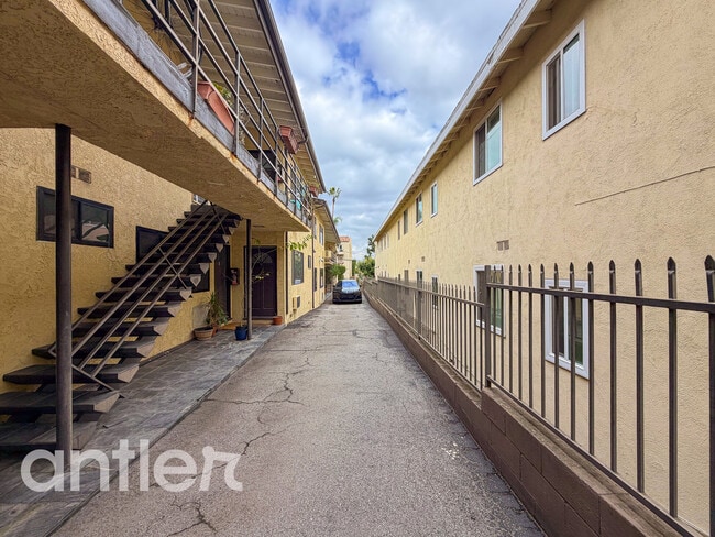 Building Photo - 14270 Dickens St