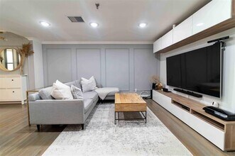 Building Photo - 227 Christopher Columbus Dr