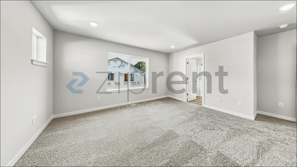 Building Photo - Unit