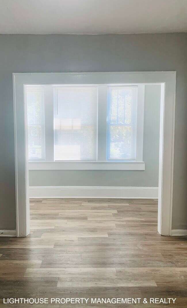 Building Photo - Bright & Delightful 2 Bed/1 Bath Townhome!