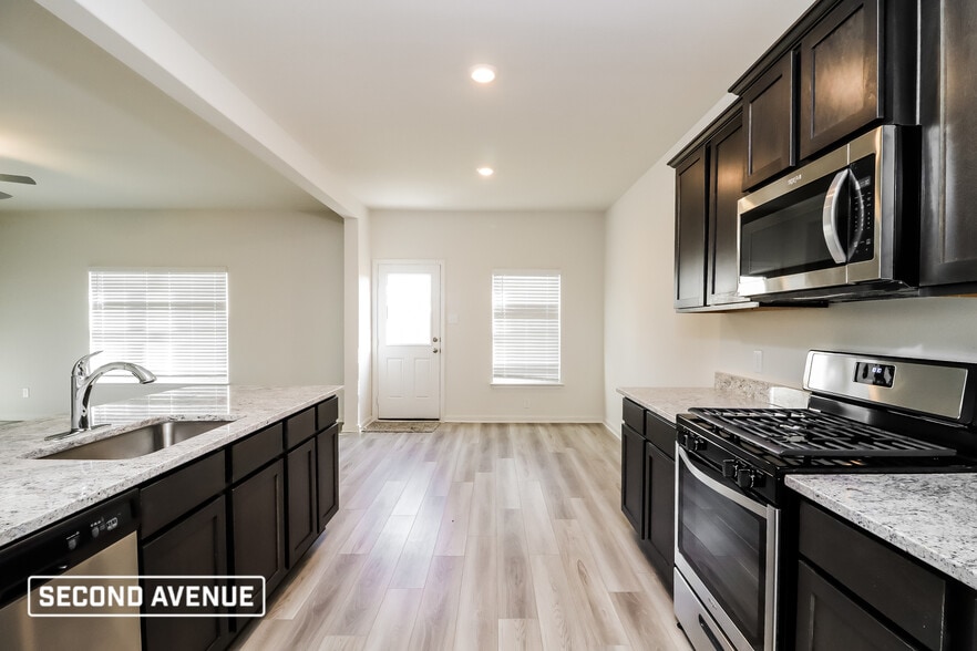 Building Photo - 424 Condie Russell Ave