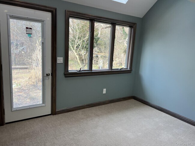 Building Photo - 24 Lindner Pl