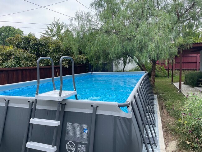 Building Photo - 1157 Palm Terrace