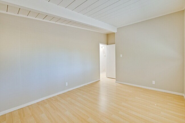 Building Photo - Nice Single Level Eichler Home in the Gree...