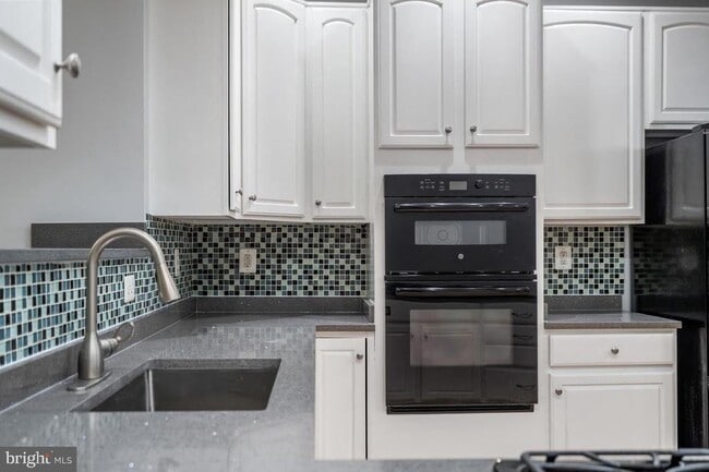 Building Photo - 8648 Royal Worcester Ln