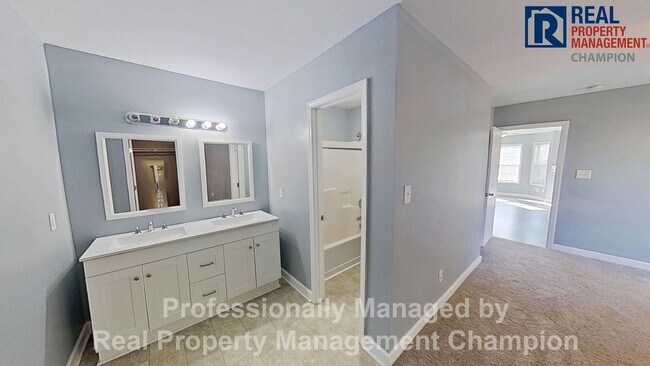 Building Photo - Move-In Ready 4 BD/2.5 BA Near Camp Lejeune w/Fenced Yard and Attached Garage