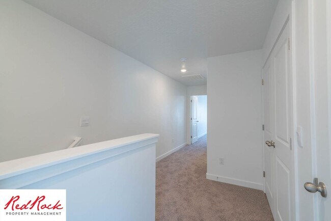 Building Photo - 3316 E Elkhorn Ln