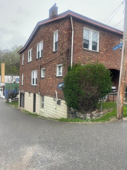 Building Photo - 1108 mella street